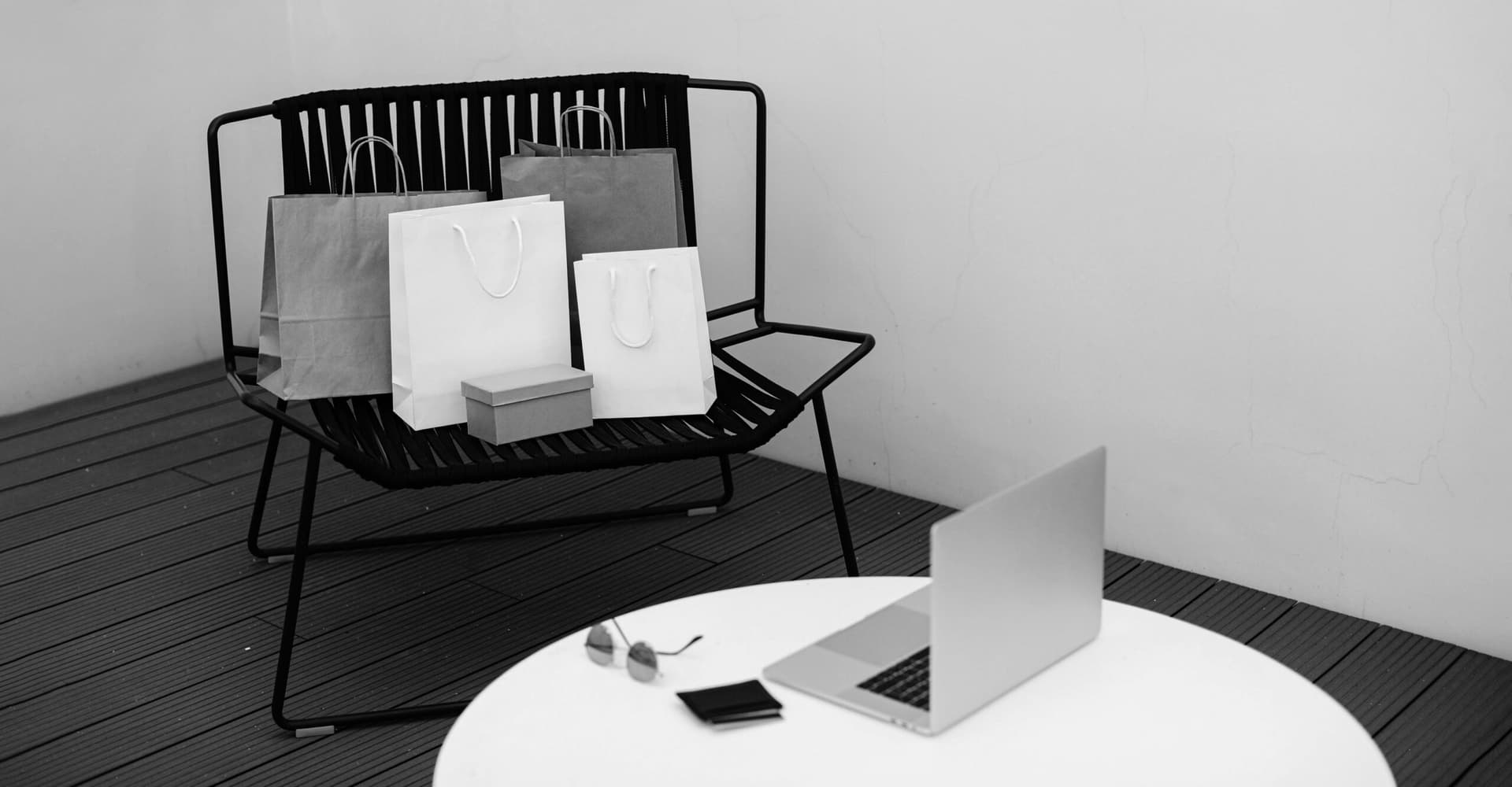 Need easy year-end staff rewards with high appeal? Think gift cards.